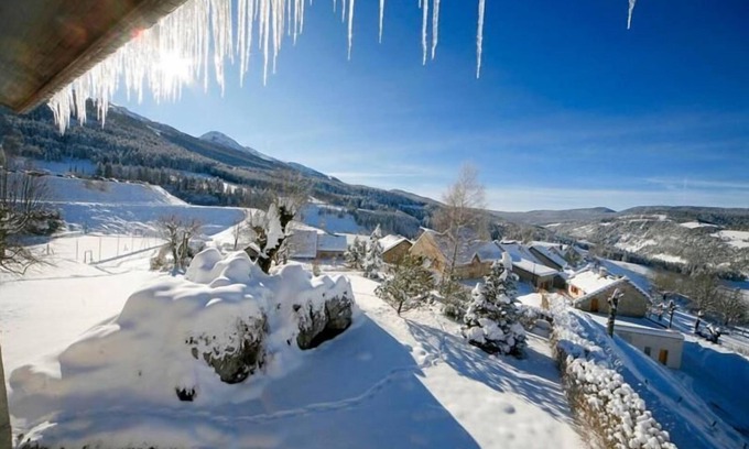 Villard-de-Lans Hotel | Hôtel les Playes: Guest Rated 9.4 with Family-Friendly Amenities