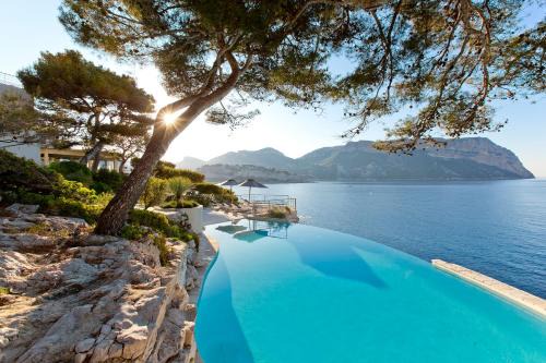 Cassis Hotel | Elegant Hôtel Les Roches Blanches Cassis with Ocean View