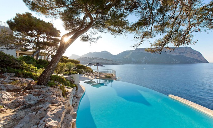 Cassis Hotel | Experience Hôtel Les Roches Blanches: 5-Star Oceanfront Escape