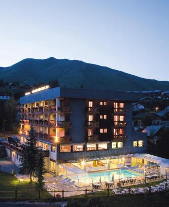 La Toussuire Hotel | Enjoy Oceanfront Bliss at Hôtel Les Soldanelles