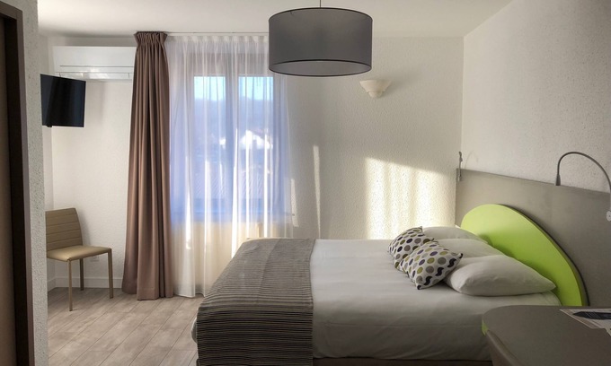 Audincourt Hotel | Top-Rated Hôtel les Tilleuls-Montbéliard with Pool & Dining