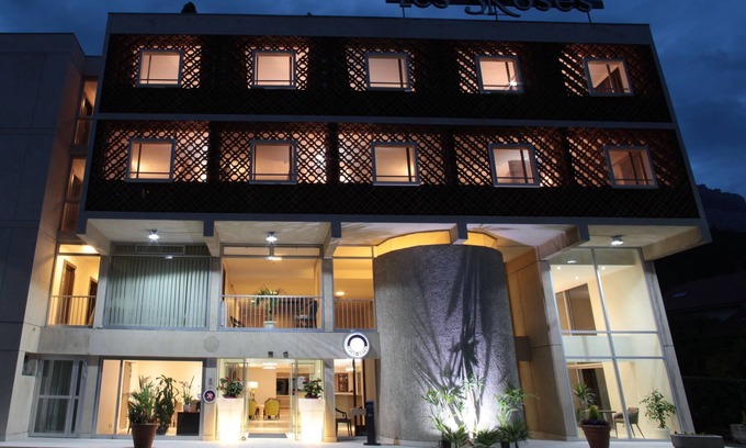 Meylan Hotel | Experience Comfort at The Originals Boutique, Hôtel Les Trois Roses
