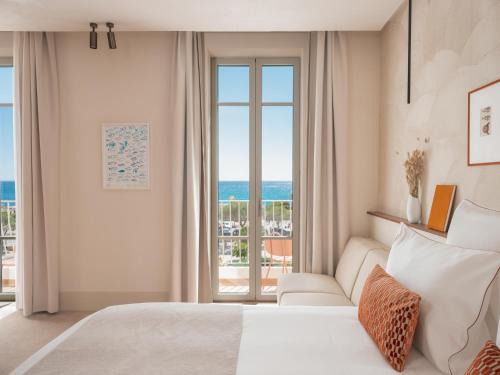 Cassis Hotel | Pet-Friendly Hotel Liautaud: Oceanfront with 9/10 Guest Rating