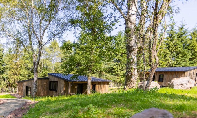 Orcines Cabin | Pet-Friendly Lodges de Lemptégy: Guest Rated 9/10