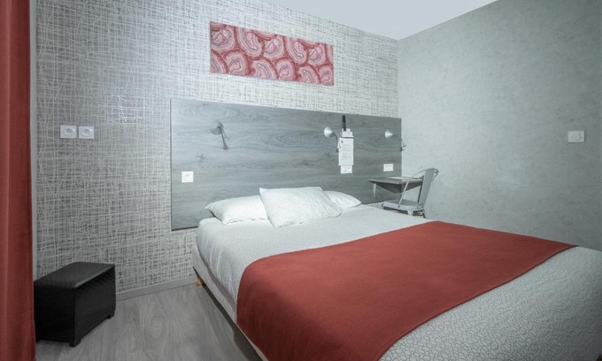 Poitiers Hotel | Pet-Friendly Hôtel Mac Bed with High Guest Ratings Await