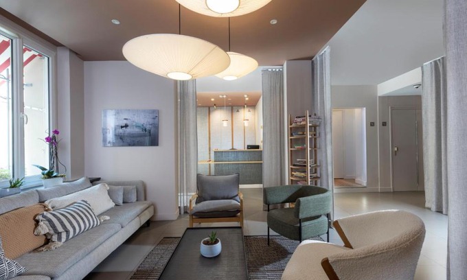 Quartier Saint-Ambroise Hotel | Discover Hôtel Marais de Launay: Family-Friendly Retreat