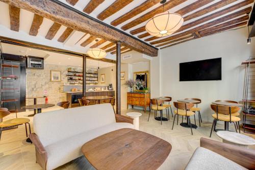 Bonne-Nouvelle Hotel | Discover Hôtel Sainte-Marie: A Guest Favorite at 8/10