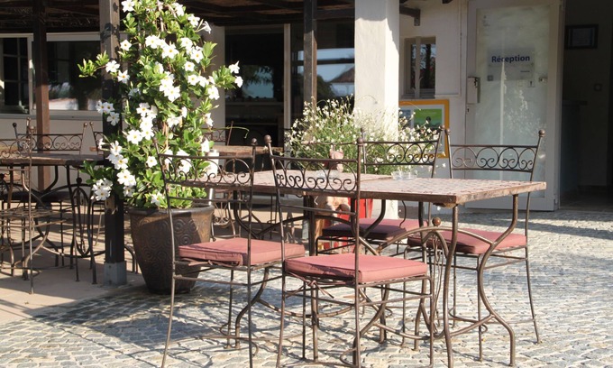 Saintes-Maries-de-la-Mer Hotel | Discover Hôtel Mas des Barres: Pool, Spa & Family Friendly