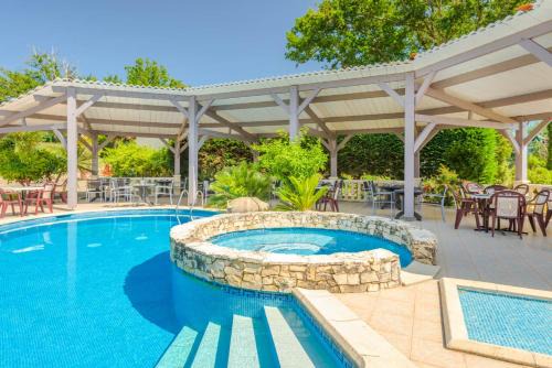 Segos Hotel | Guest Rated 9/10: Hôtel Minvielle - Oceanfront Retreat
