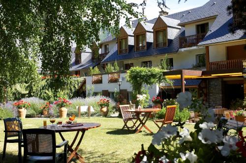Saint-Lary-Soulan Hotel | Stay at Hôtel Mir: Top-Rated with Family-Friendly Amenities