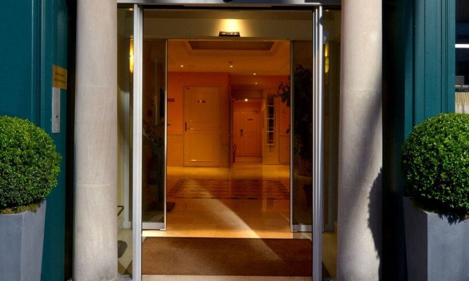 Antony Hotel | Relax at Hôtel Montbriand Antony - 4-Star with Pool & Spa