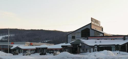 Degelis Hotel | Oceanfront Retreat at Hôtel-Motel 1212 with Family-Friendly Perks