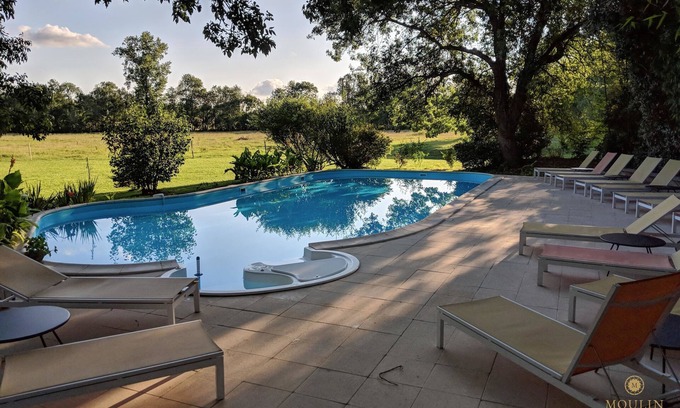 Mosnac Hotel | Experience Hôtel Moulin de Val de Seugne with Pool & Dining