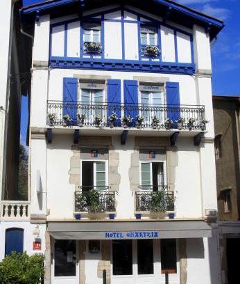 Saint-Jean-de-Luz City Center Hotel | Family-Friendly Hôtel Ohartzia with High Guest Ratings