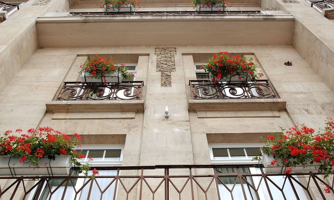 Gare Hotel | Discover Hôtel Perrin: 4-Star Comfort with Spa & Breakfast