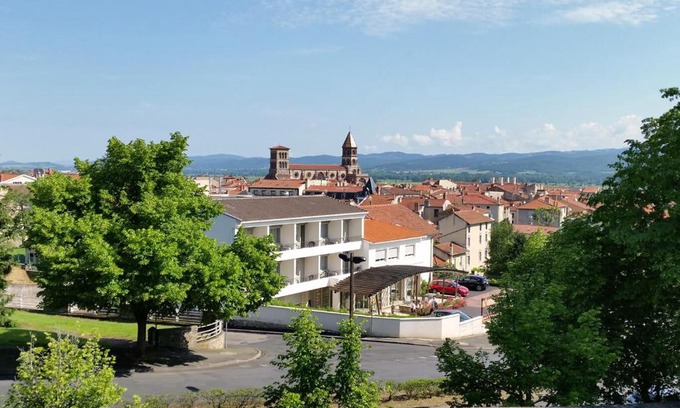 Brioude Hotel | Pet-Friendly Hôtel Poste et Champanne with Great Amenities