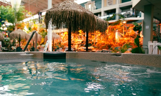 Ste. Foy Hotel | Eco-Friendly Retreat at Hôtel Québec Inn with Pool & Spa