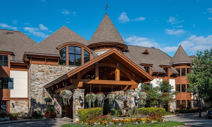 Mont-Tremblant Pedestrian Village Resort | Experience Elegance at Hôtel Quintessence - Rated 9.8/10