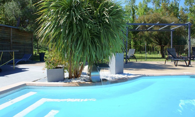 Loriol-du-Comtat House | Inviting Hôtel Résidence Les Peupliers with Ocean View & Pool