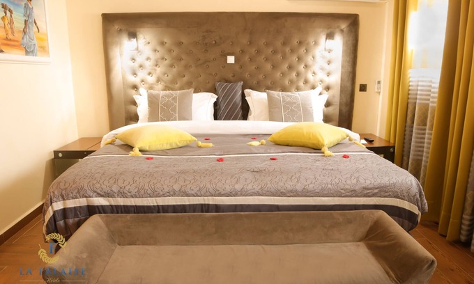 Douala Hotel | Relax at Hôtel Résidence La Falaise: 4-Star Guest Favorite