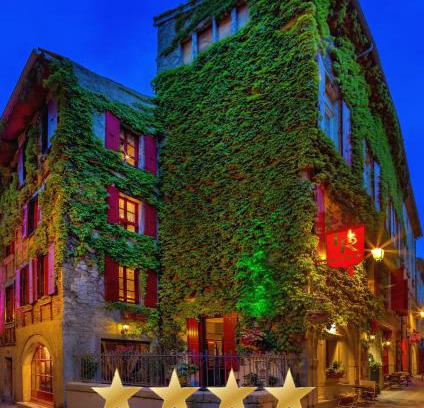 Castres Hotel | Oceanfront Hôtel Renaissance: 4-Star Stay with Pool & Views