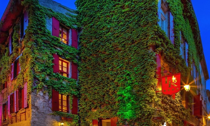 Castres Hotel | Unwind at Hôtel Renaissance: 4-Star Comfort & Pool Access