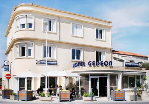 Carnon-Plage Hotel | Coastal Retreat at Hôtel Restaurant Gédéon - Oceanfront Bliss