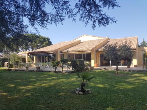 Pont-Saint-Esprit Hotel | Hôtel Restaurant Le Mas De L'Olivier