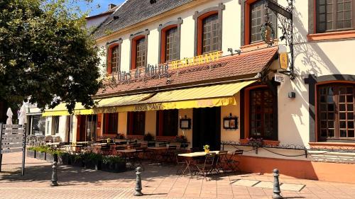 Mutzig Hotel | Welcoming Hôtel L'Ours De Mutzig: Pet Friendly & Ocean Views