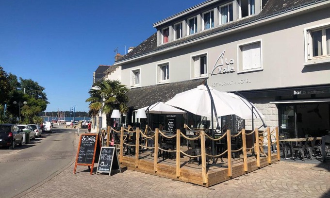 Locmariaquer Hotel | Discover Hôtel Restaurant La Voile - Le Dock'er Today!