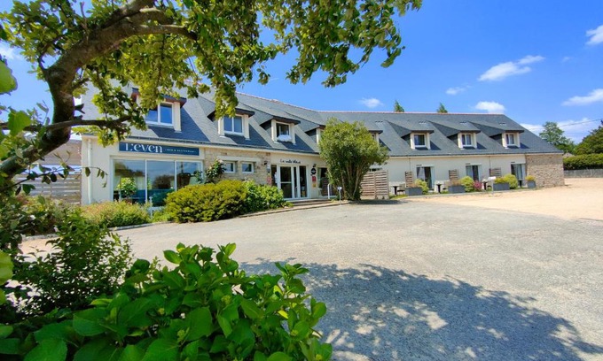Erdeven Hotel | Oceanfront Comfort at Hôtel Restaurant La Voile Bleue