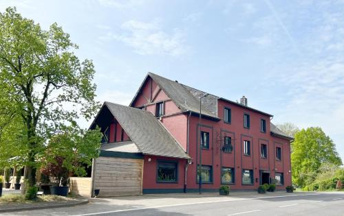 Luxembourg Ardennes Hotel | Cozy Hôtel Restaurant Lamy: Pet-Friendly with Great Dining