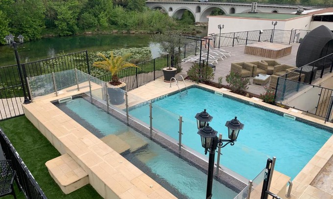 Lunel Hotel | Relax at Hôtel restaurant Mon Auberge with Ocean Views