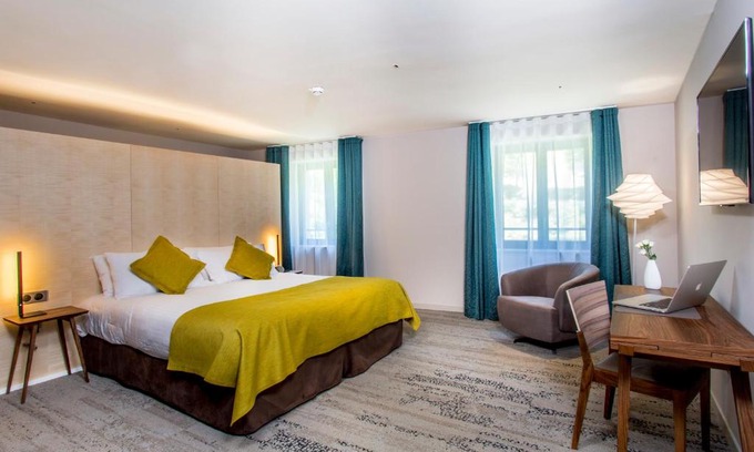 Chaudes-Aigues Hotel | Discover Hôtel & Restaurant Sodade: Pet Friendly Retreat