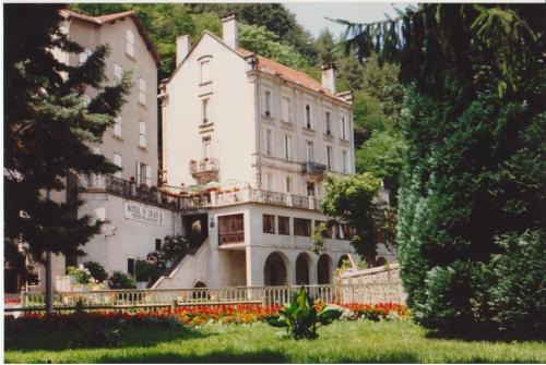 Vals-les-Bains Hotel | Pet-Friendly Hôtel Saint Jean with Great Guest Reviews