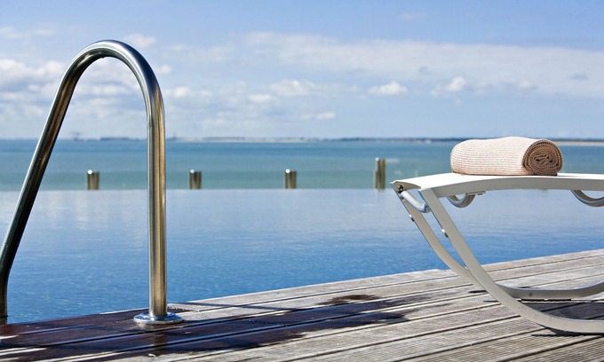 Royan Hotel | Relax at Hôtel & Spa - Thalazur Royan with Pool & Dining