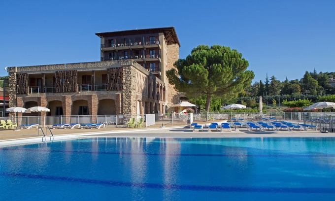Apt Hotel | Relaxing Getaway at Hôtel Vacances Bleues Castel Luberon