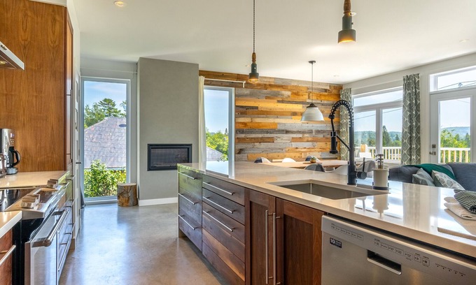 Val David Apartment | Inviting Unit 202 at Hôtel Appartements de la Gare