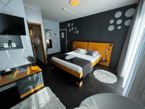 Smuid Hotel | Discover Comfort at Hotel Val de Poix with Pet-Friendly Amenities