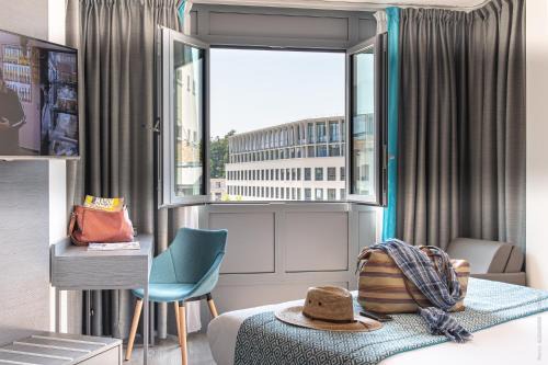 Chantiers Hotel | Welcoming Hôtel Versailles Chantiers: Pet-Friendly & Rated 8.3