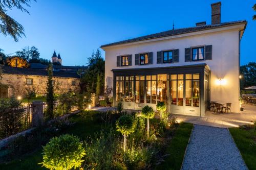 Regnie-Durette Hotel | Luxury Oceanfront Stay at Hôtel Villa Alexandre - 9.5/10 Rated