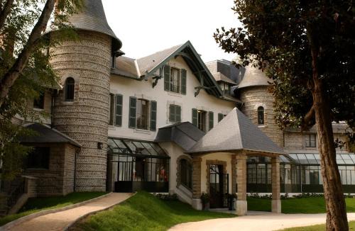Pau-Sud Hotel | Experience Elegance at Hôtel Villa Navarre with Ocean Views