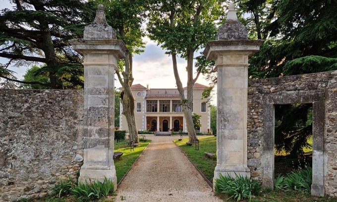Vallon-Pont-d'Arc Hotel | Experience Elegance at Hôtel Villa Walbaum with Ocean Views