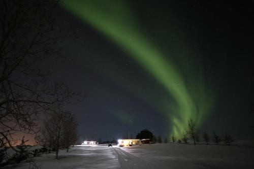 Dalvik House | Höfði Cottages: Family-Friendly Retreat with Hot Tub & Pool