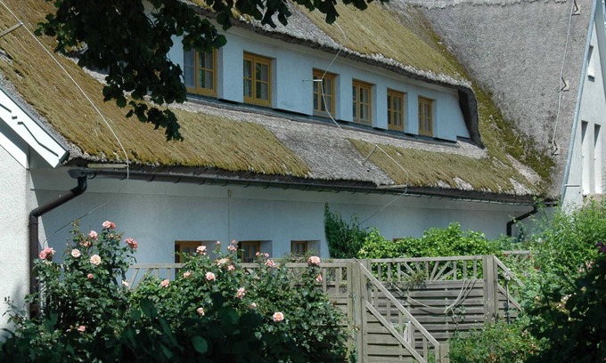 Alt Reddevitz Apartment | Top-Rated FeWo - Höfthus 17 with Oceanfront Views