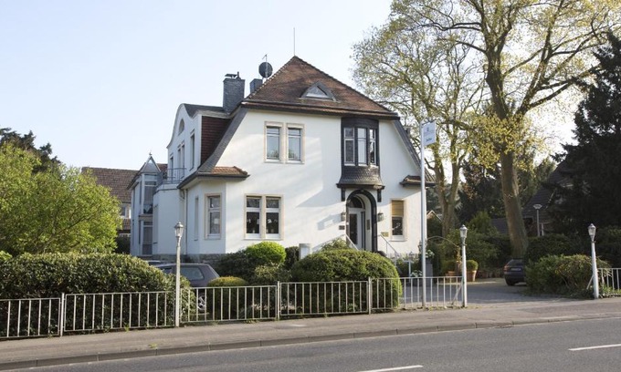 Johannisthal Hotel | Pet-Friendly Comfort at Höhen Hotel Viersen - 8/10 Rating