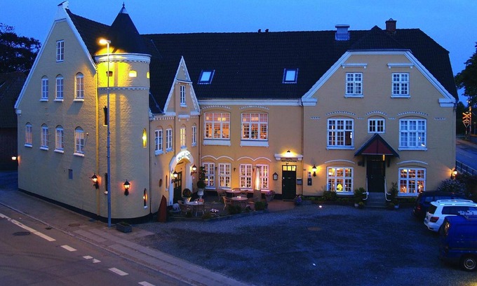 Hojslev Hotel | Discover Højslev Kro: Family-Friendly Retreat with Dining