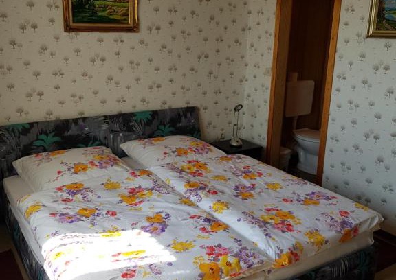 Hubingen Hotel | Family-Friendly Hübinger Treff 2 with Great Guest Ratings