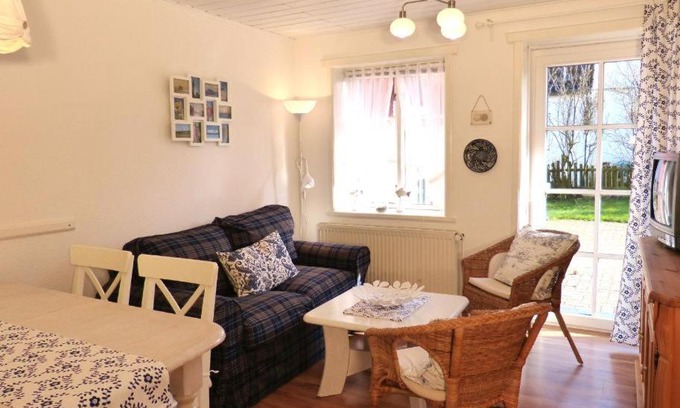 Suddorf Apartment | Discover Hüs Sanskiin Ferienwohnung - Pet & Child Friendly