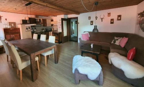 Innernzell House | Experience Hüttenglück: Family-Friendly with Hot Tub Bliss